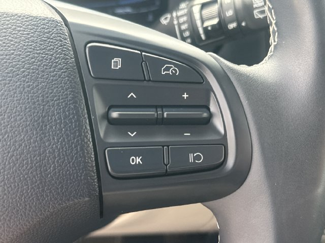 Certified 2025 Hyundai Venue Limited FWD image 20