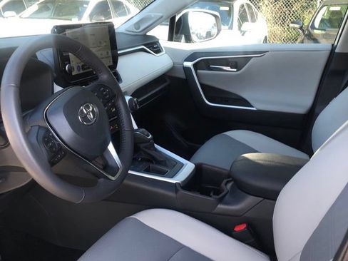 Used 2025 Toyota RAV4 Limited FWD image 5