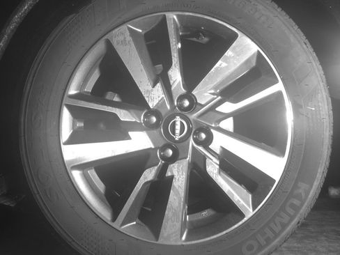 Used 2025 Nissan Versa SV FWD image 12