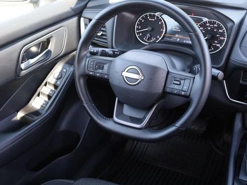 Certified 2025 Nissan Rogue SV FWD image 23