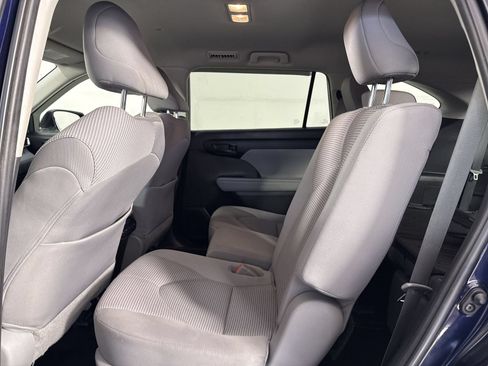 Used 2023 Toyota Highlander LE FWD image 22