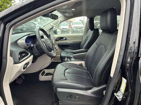 Used 2024 Chrysler Pacifica Limited FWD image 31
