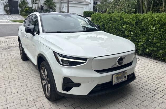 Used 2023 Volvo C40 Recharge Core AWD/4WD image 3
