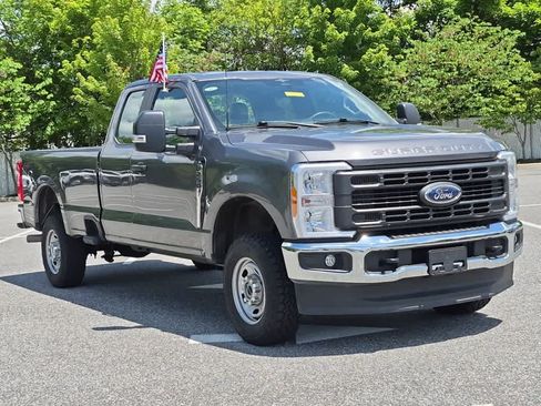 Used 2023 Ford F250 XL w/ Snow Plow/Camper Package AWD/4WD image 2