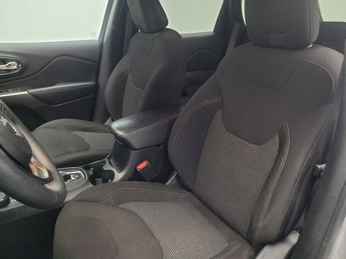 Used 2019 Jeep Cherokee Latitude w/ Popular Appearance Group image 17