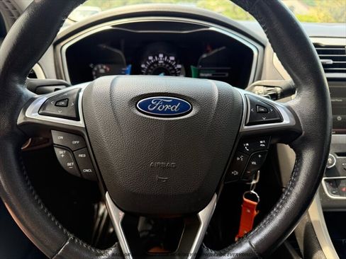 Used 2016 Ford Fusion SE w/ Equipment Group 202A AWD/4WD image 27