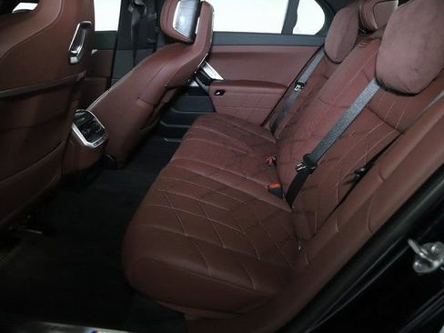 Certified 2023 BMW i7 xDrive60 AWD/4WD image 16