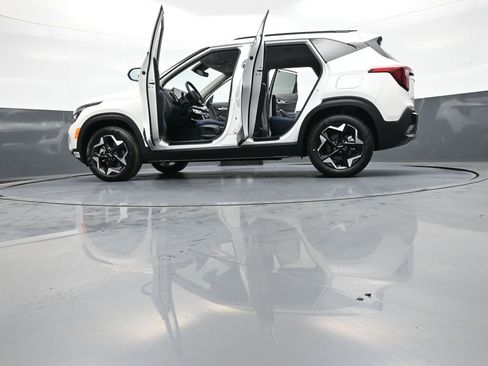 New 2025 Kia Seltos S image 48