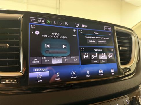 Used 2023 Chrysler Pacifica Touring-L FWD image 24
