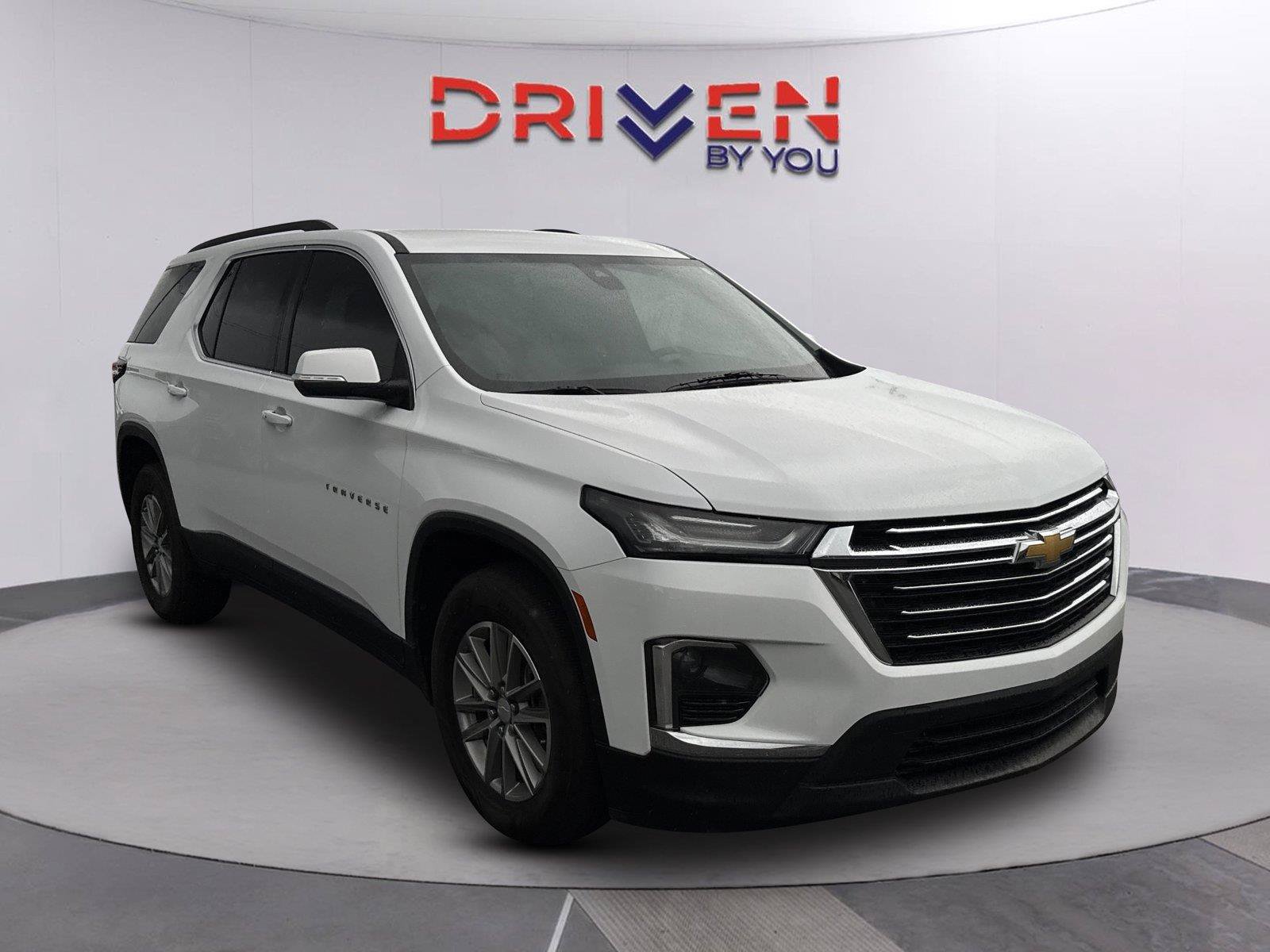 Used 2023 Chevrolet Traverse LT FWD image 1