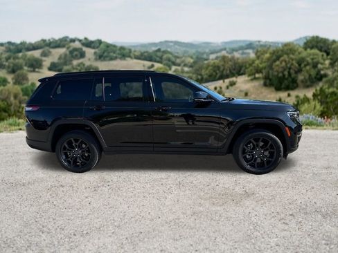 Used 2025 Jeep Grand Cherokee L Limited w/ Luxury Tech Group II RWD image 12