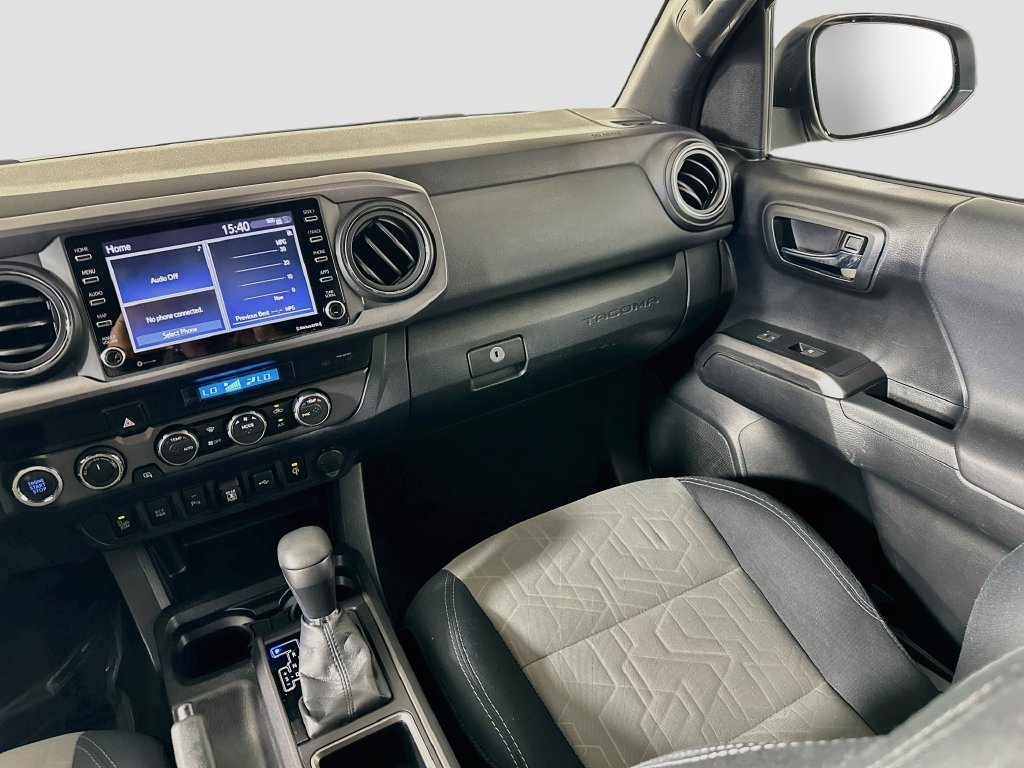 Used 2022 Toyota Tacoma TRD Sport w/ Technology Package AWD/4WD image 24