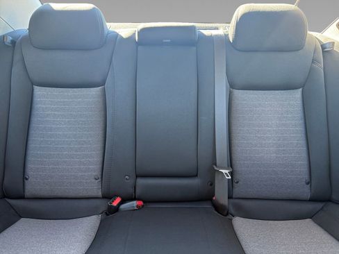 Used 2019 Chrysler 300 Touring w/ Chrome Appearance Package image 2