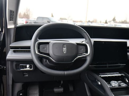 Used 2026 Lincoln Nautilus Reserve AWD/4WD image 12