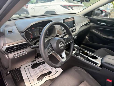Used 2024 Nissan Altima 2.5 SV FWD image 17