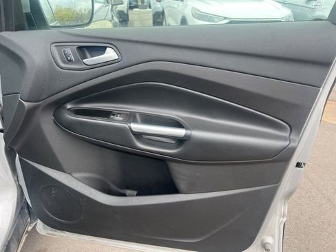 Used 2017 Ford Escape SE w/ Equipment Group 201A FWD image 10