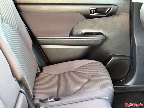 Certified 2025 Toyota Highlander LE FWD image 15