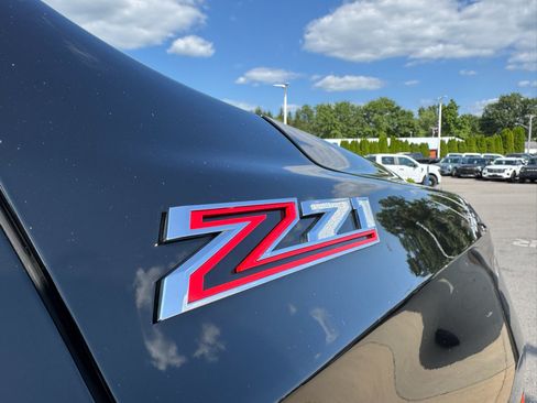 Used 2022 Chevrolet Suburban Z71 AWD/4WD image 11
