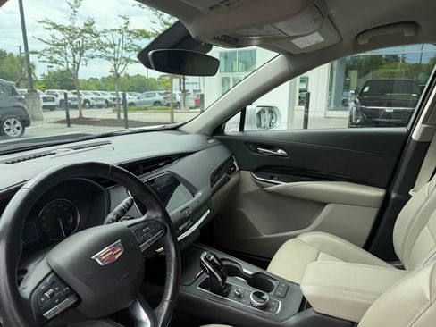 Used 2021 Cadillac XT4 Premium Luxury FWD image 10