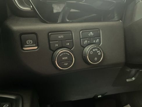 Used 2023 Chevrolet Silverado 1500 LT image 18