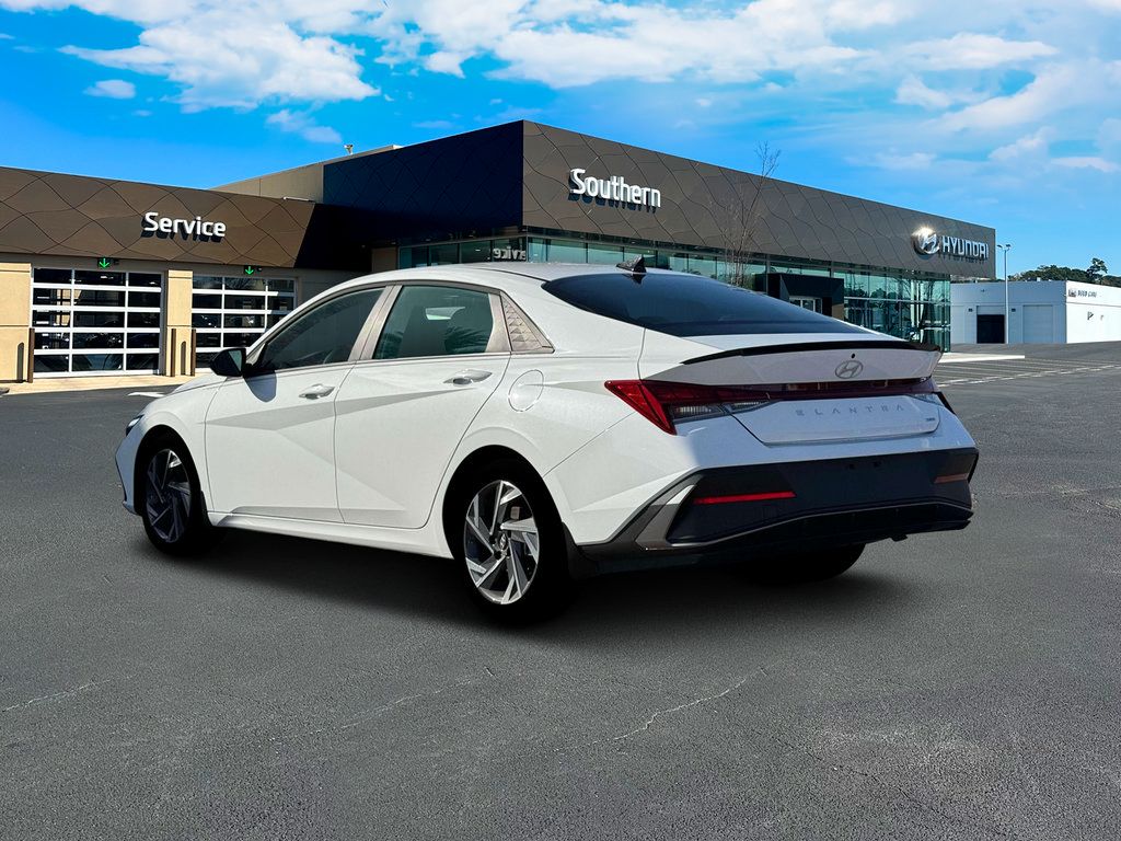 New 2025 Hyundai Elantra SEL FWD image 5