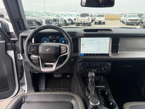 New 2025 Ford Bronco Outer Banks image 12