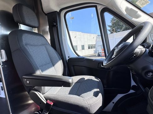 Used 2025 RAM ProMaster 2500 w/ Convenience Group image 21