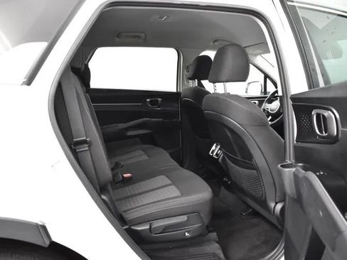 Used 2023 Kia Sorento LX FWD image 18