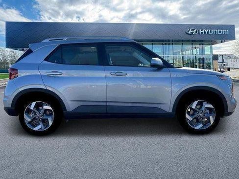 New 2025 Hyundai Venue SEL image 9