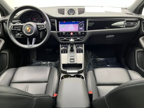 Used 2025 Porsche Macan image 28