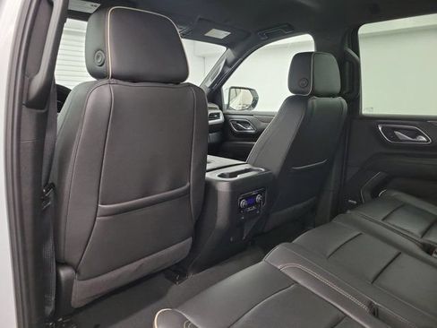Used 2024 Chevrolet Suburban Premier RWD image 13
