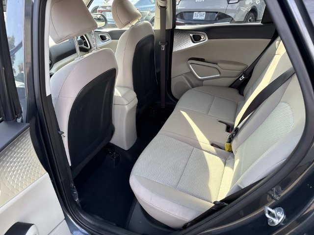 Used 2025 Kia Soul LX w/ LX Technology Package FWD image 16