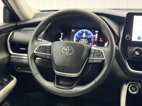 Used 2025 Toyota Grand Highlander AWD image 21