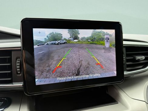 Used 2022 Ford Explorer XLT w/ Equipment Group 202A AWD/4WD image 13