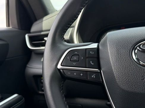 Used 2025 Toyota Highlander XSE AWD/4WD image 9