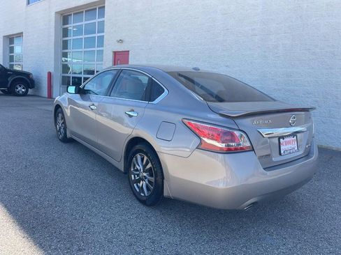 Used 2015 Nissan Altima 2.5 S w/ Special Edition Package FWD image 4