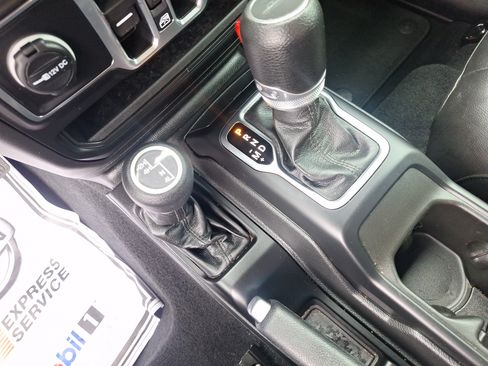 Used 2023 Jeep Gladiator Sport AWD/4WD image 18