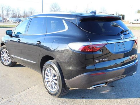 Used 2023 Buick Enclave Essence image 5