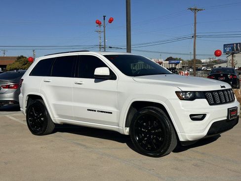 Used 2018 Jeep Grand Cherokee Altitude image 6