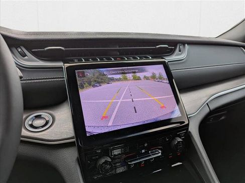 New 2025 Jeep Grand Cherokee Limited w/ Black Appearance Package image 15