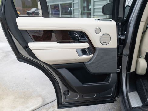 Used 2020 Land Rover Range Rover HSE image 25