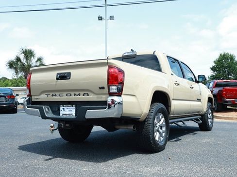 Used 2018 Toyota Tacoma SR5 RWD image 6