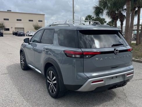 Used 2024 Nissan Pathfinder Platinum image 2
