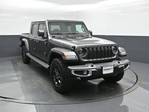 New 2025 Jeep Gladiator Sport image 22