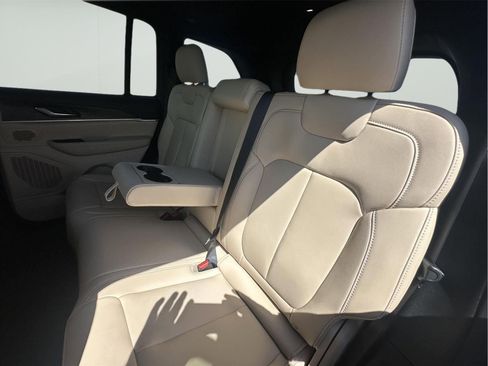 New 2026 Jeep Grand Cherokee Limited w/ Limited Altitude Package AWD/4WD image 34