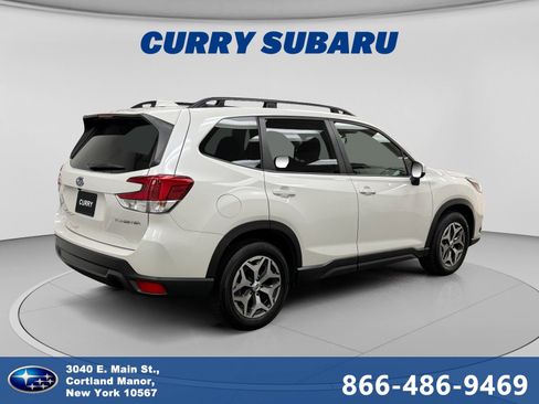 Used 2023 Subaru Forester Premium AWD/4WD image 5