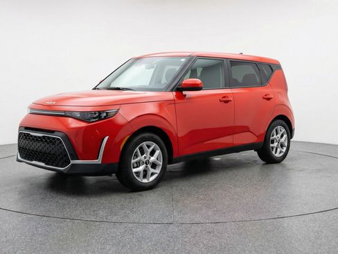 Used 2025 Kia Soul LX w/ LX Technology Package image 3