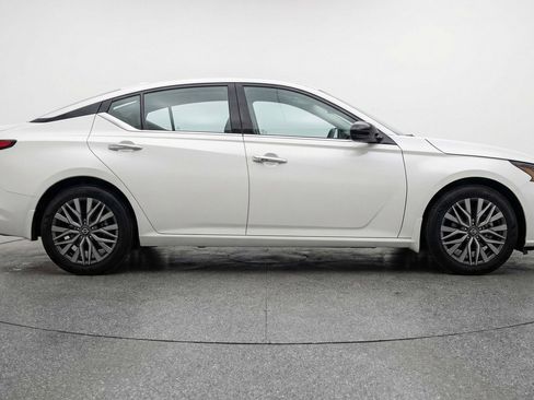 Used 2025 Nissan Altima 2.5 SV image 8
