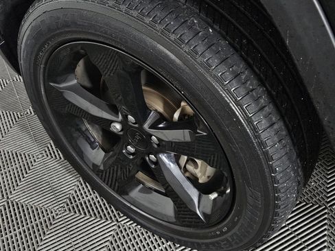Used 2022 Jeep Grand Cherokee L Laredo RWD image 4