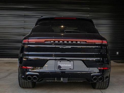 Used 2025 Porsche Cayenne image 11